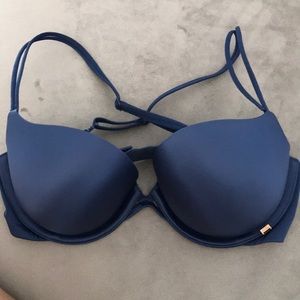 Victoria’s Secret very sexy padded Demi